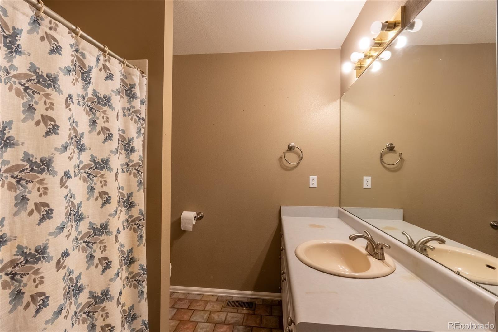 13382 Mariposa Court