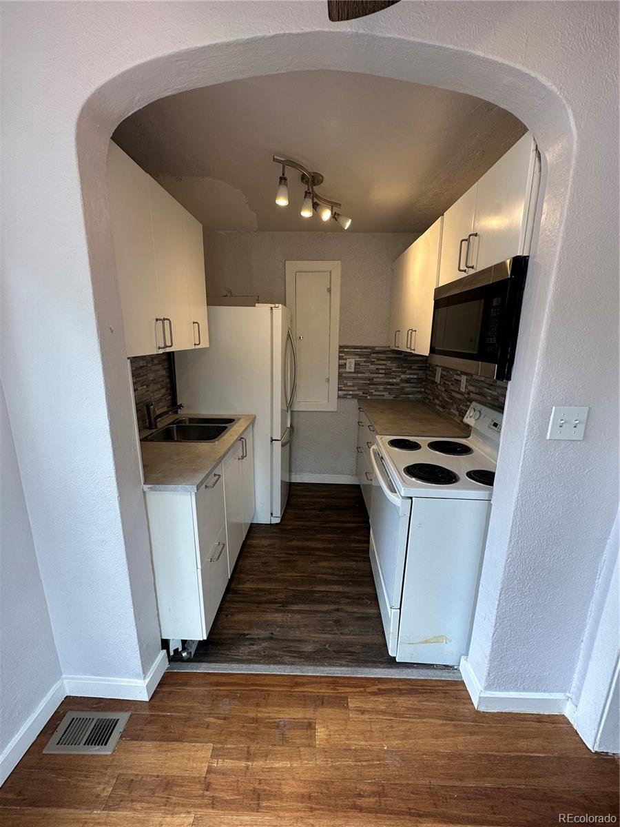 3185, 3187, 3189 W Gill Place