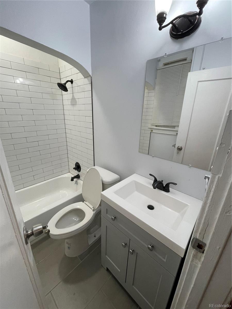 3185, 3187, 3189 W Gill Place