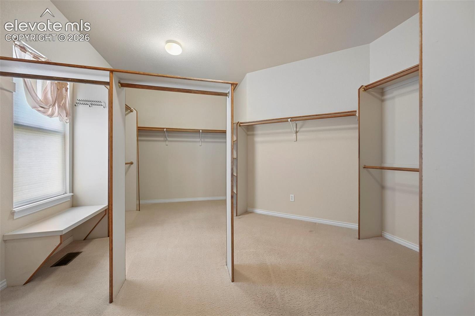 1825 Bridle Oaks Lane