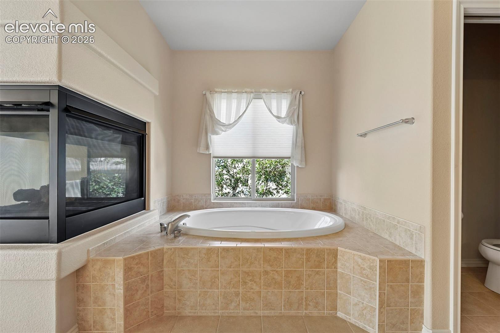 1825 Bridle Oaks Lane