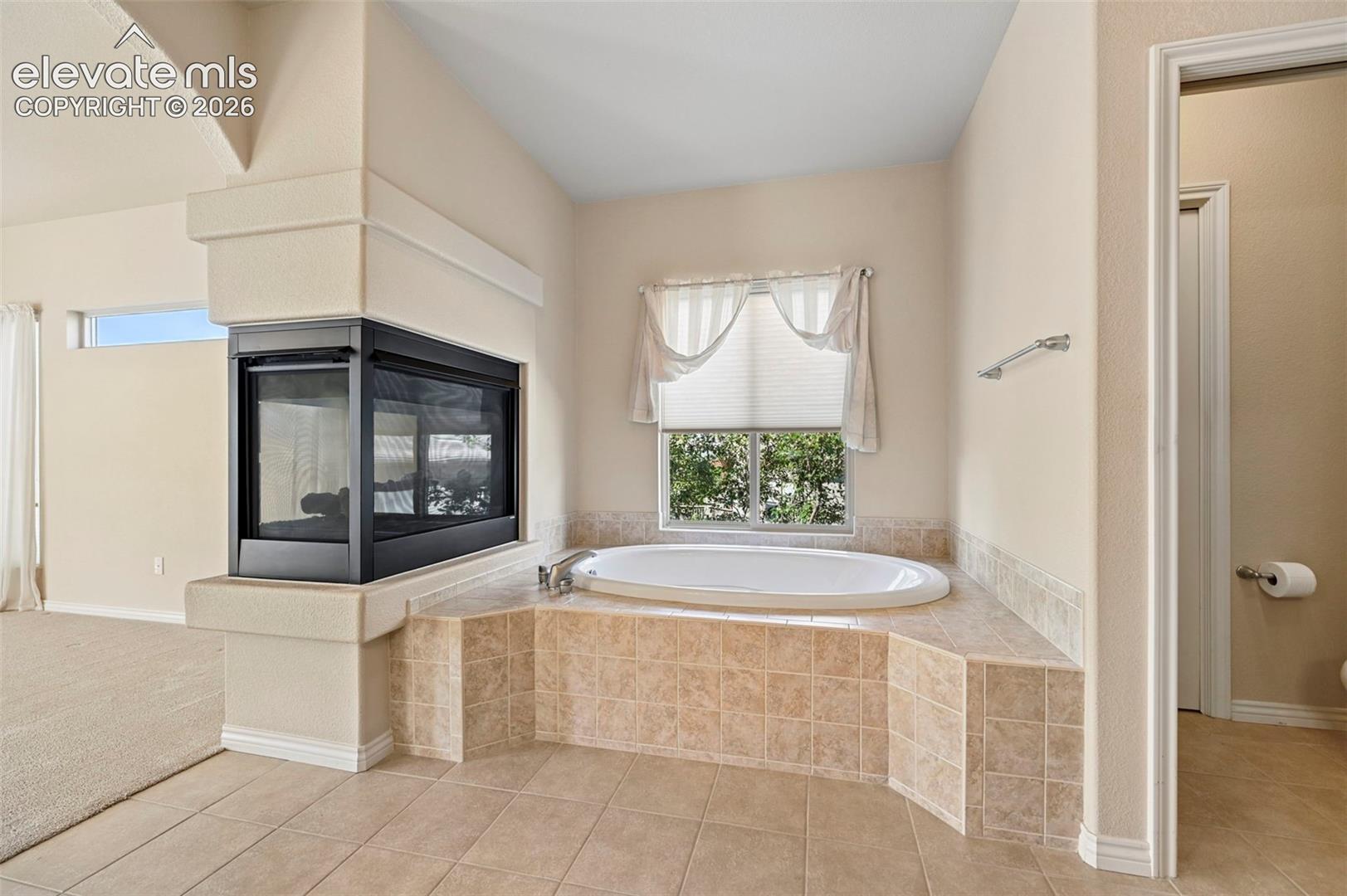 1825 Bridle Oaks Lane