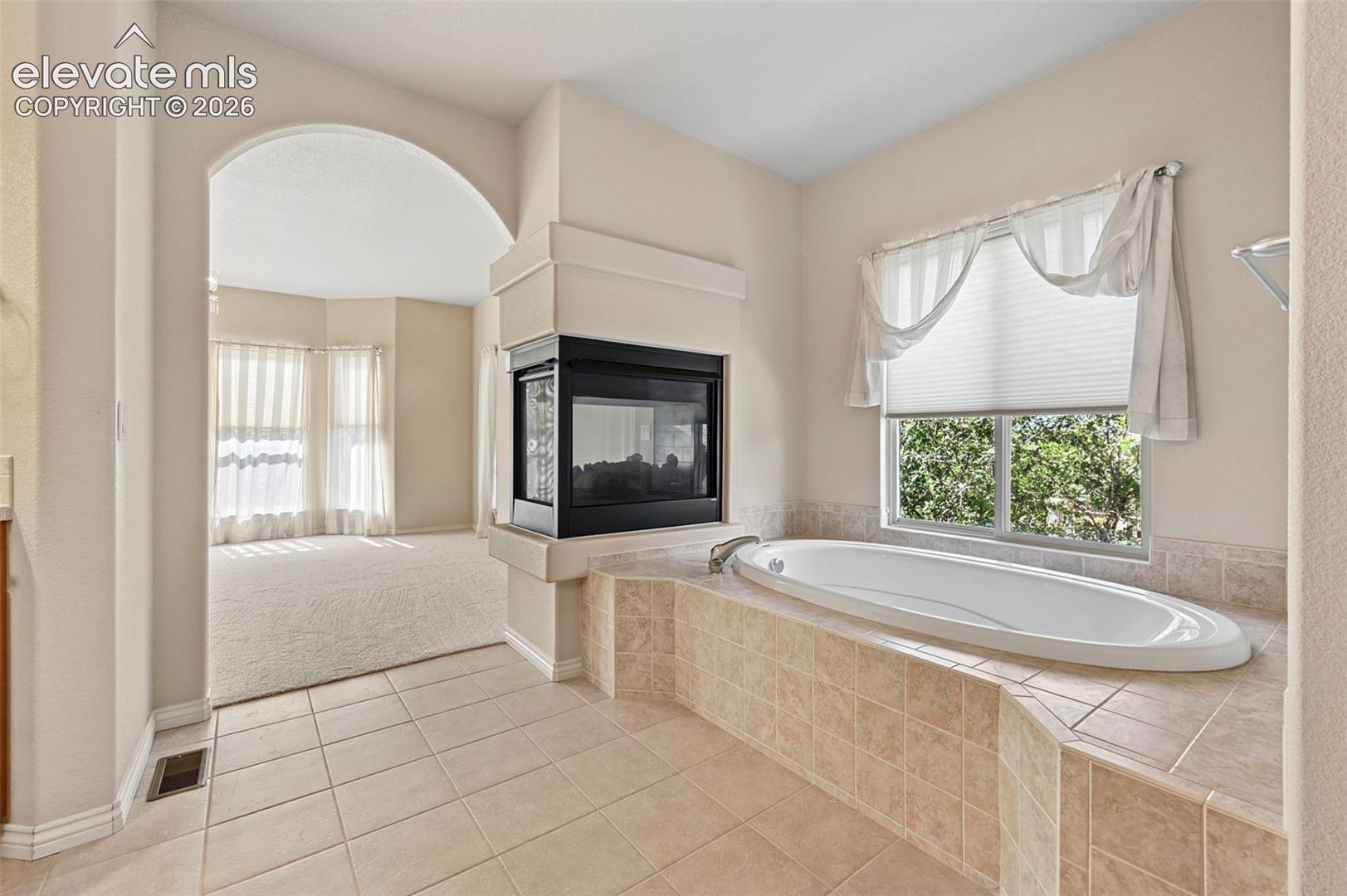 1825 Bridle Oaks Lane