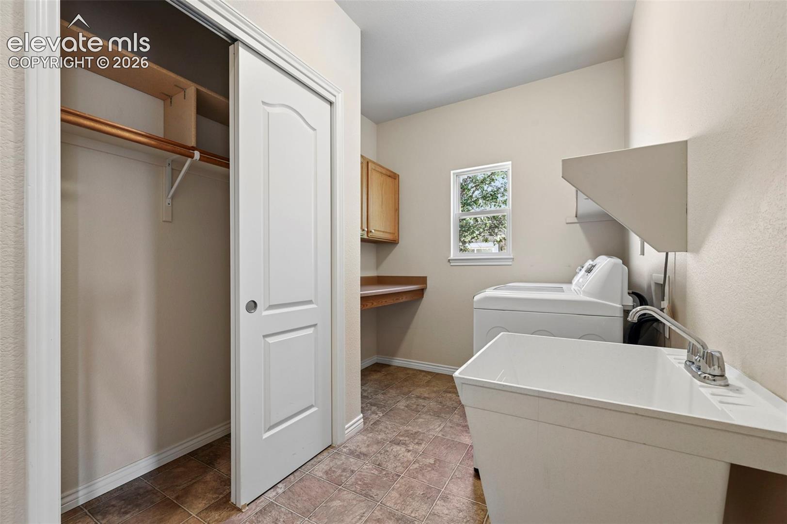 1825 Bridle Oaks Lane