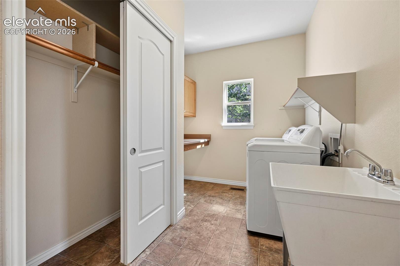 1825 Bridle Oaks Lane