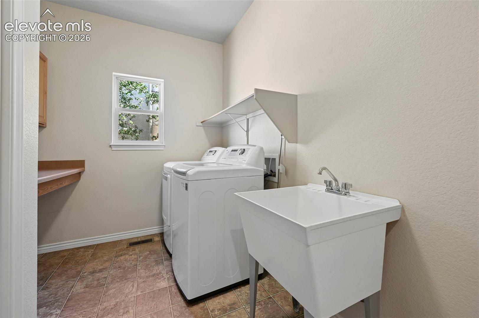 1825 Bridle Oaks Lane
