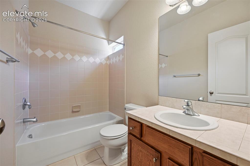 1825 Bridle Oaks Lane
