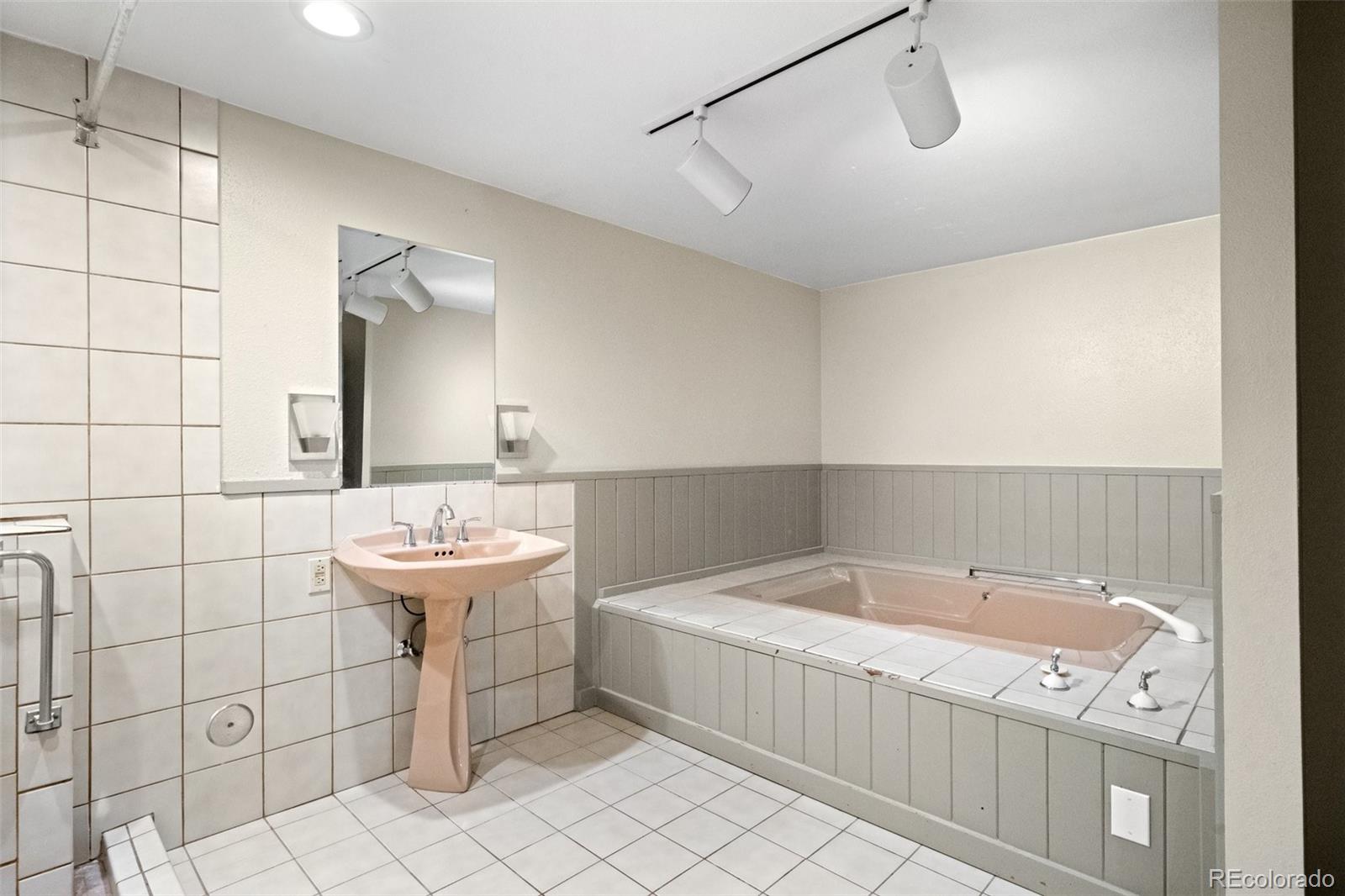 6901 Hillridge Place