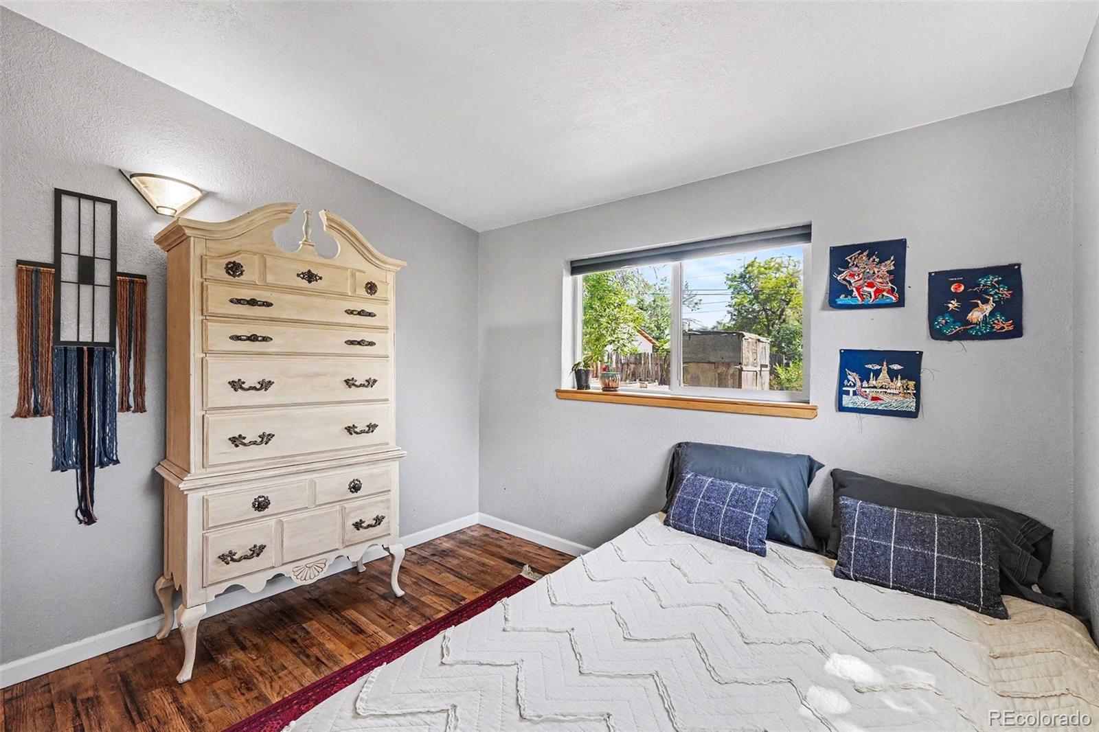 2240 W 56th Place