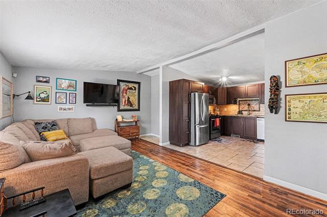 2240 W 56th Place