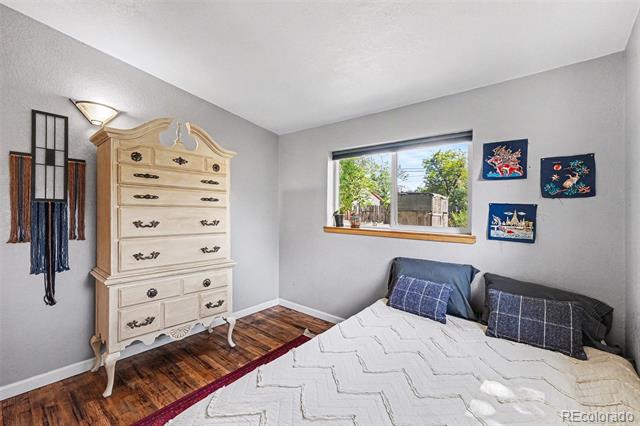 2240 W 56th Place