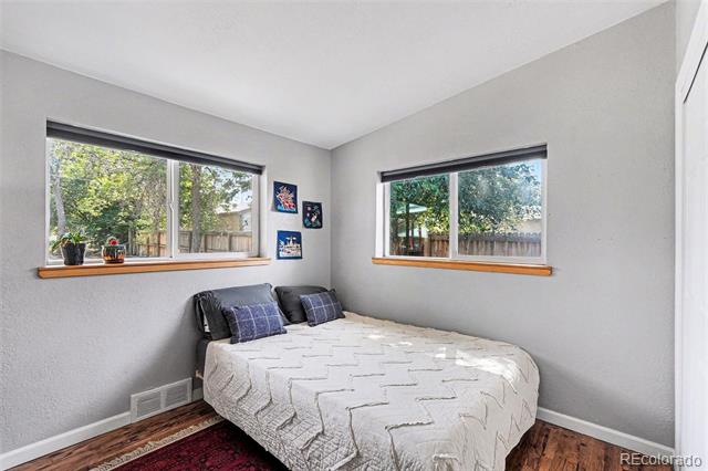 2240 W 56th Place