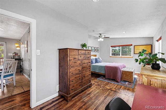 2240 W 56th Place