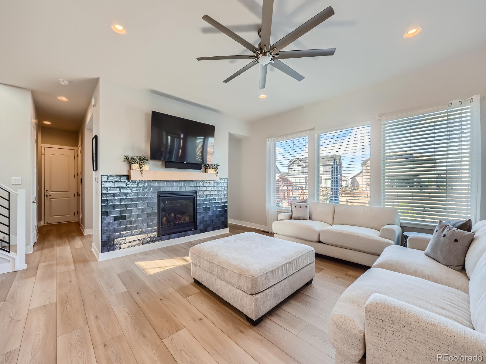 3345 Carabiner Street