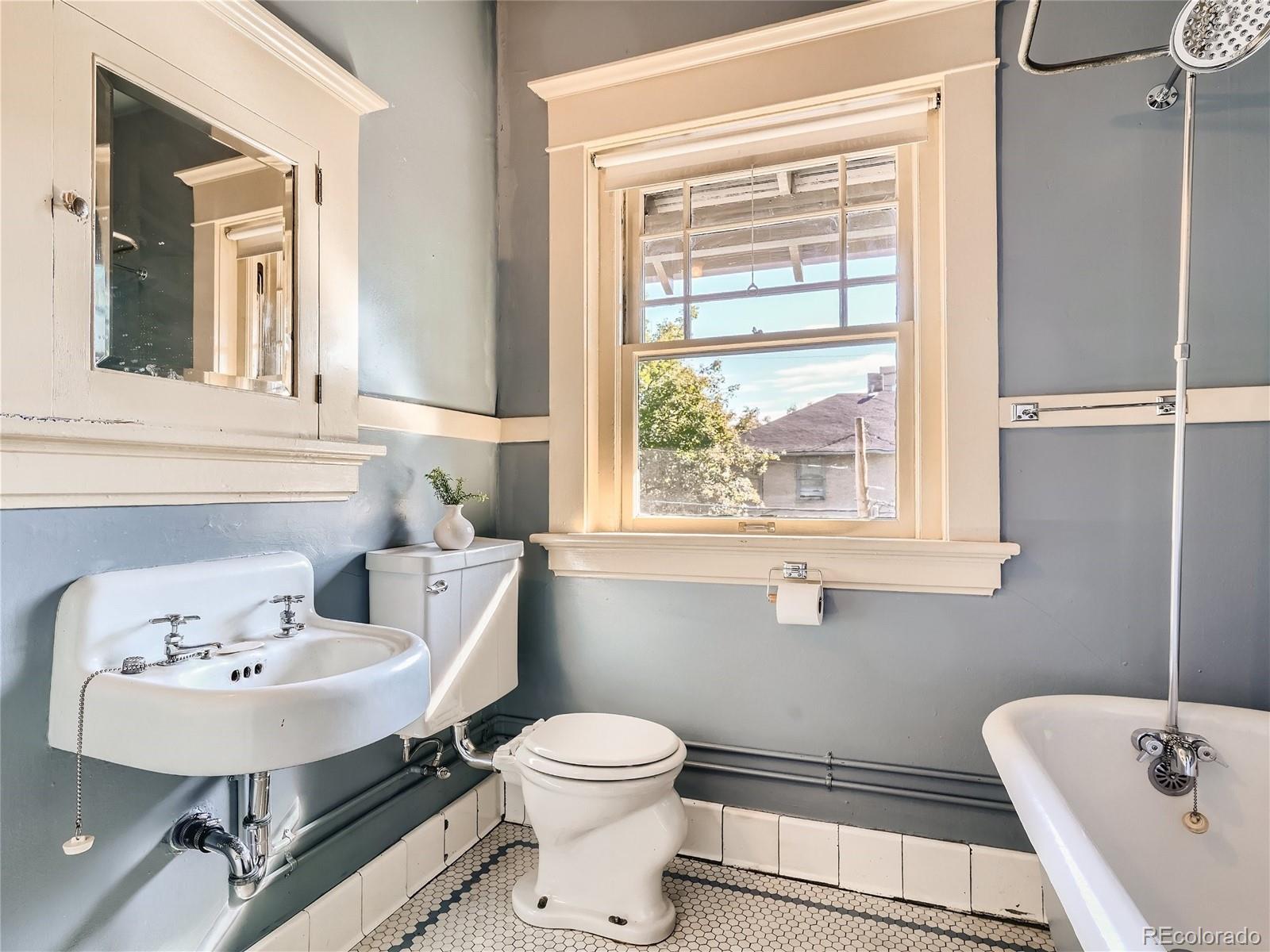 2708 E 14th Avenue Unit: D