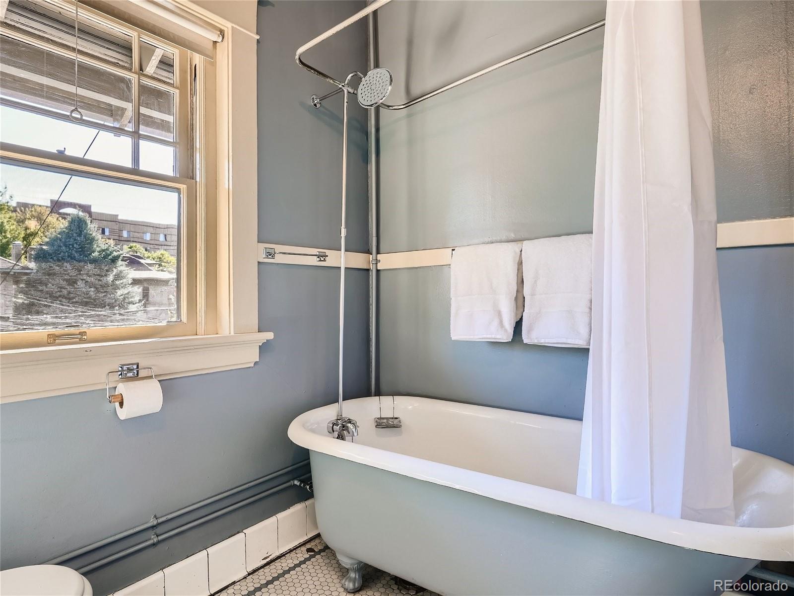 2708 E 14th Avenue Unit: D