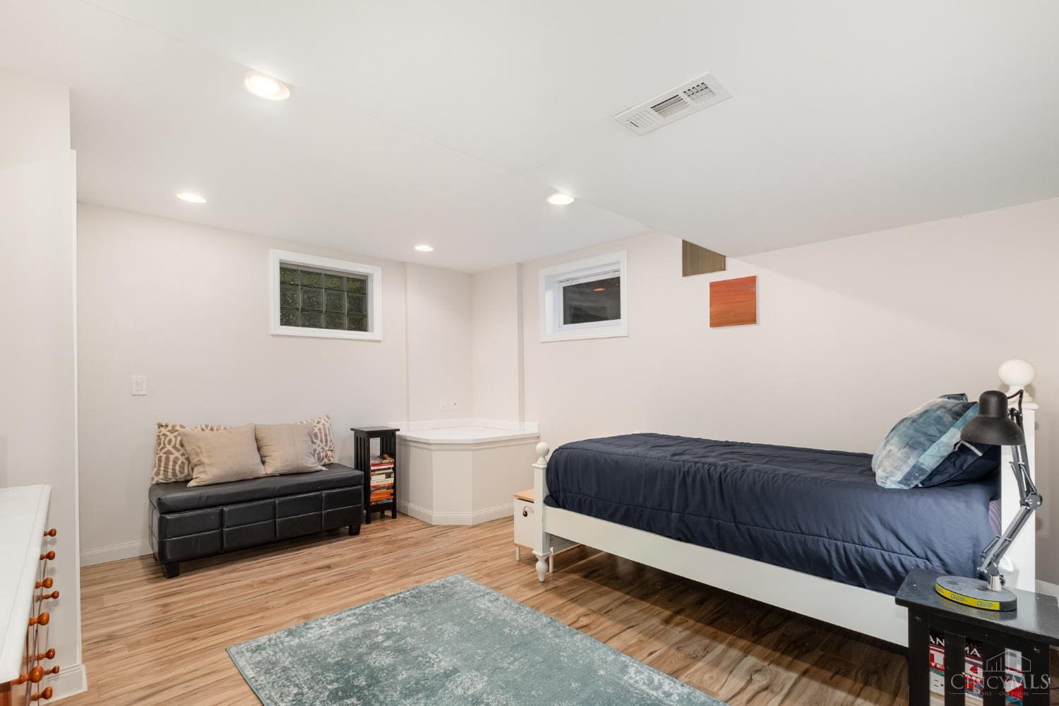8126 Baywood Court