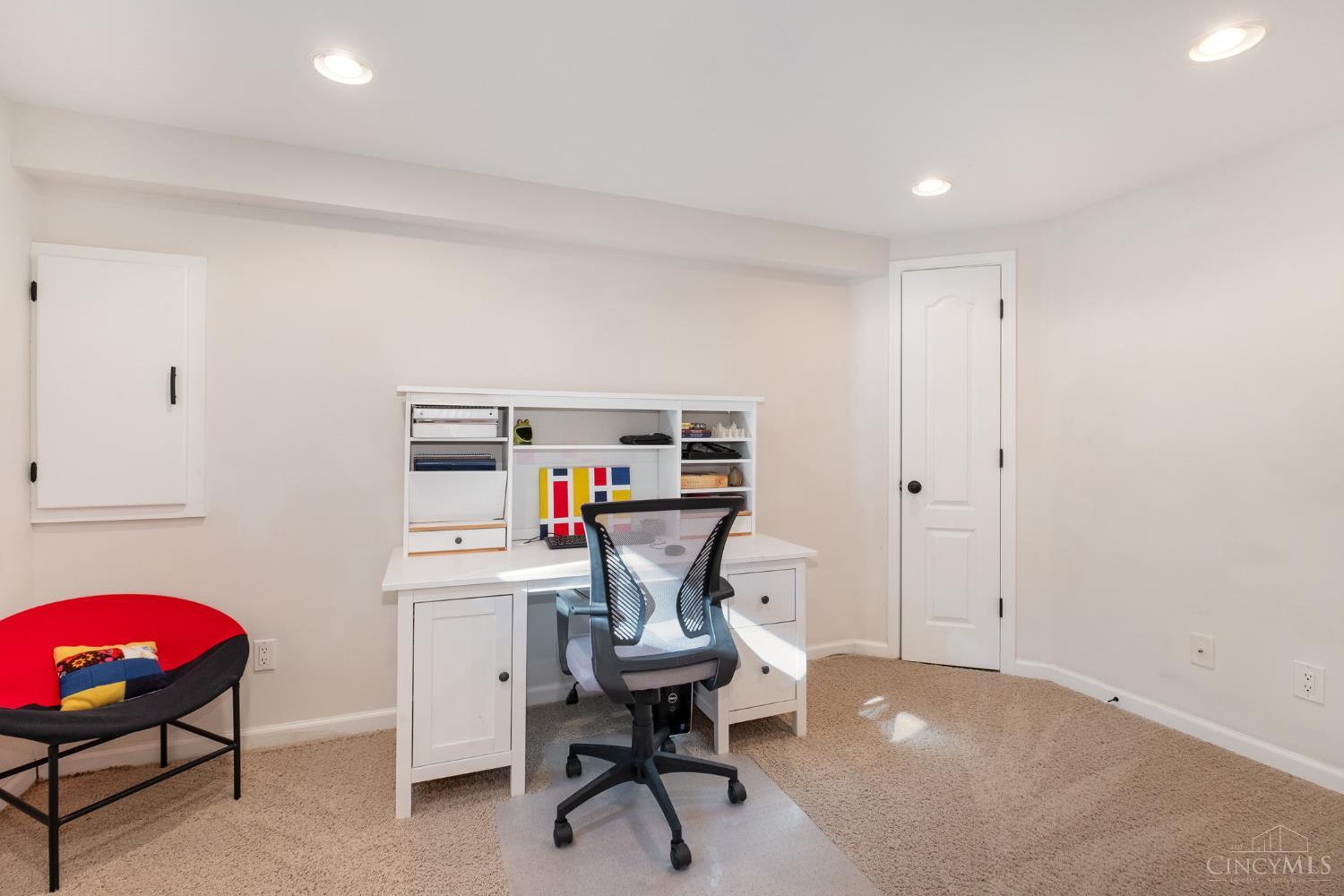 8126 Baywood Court