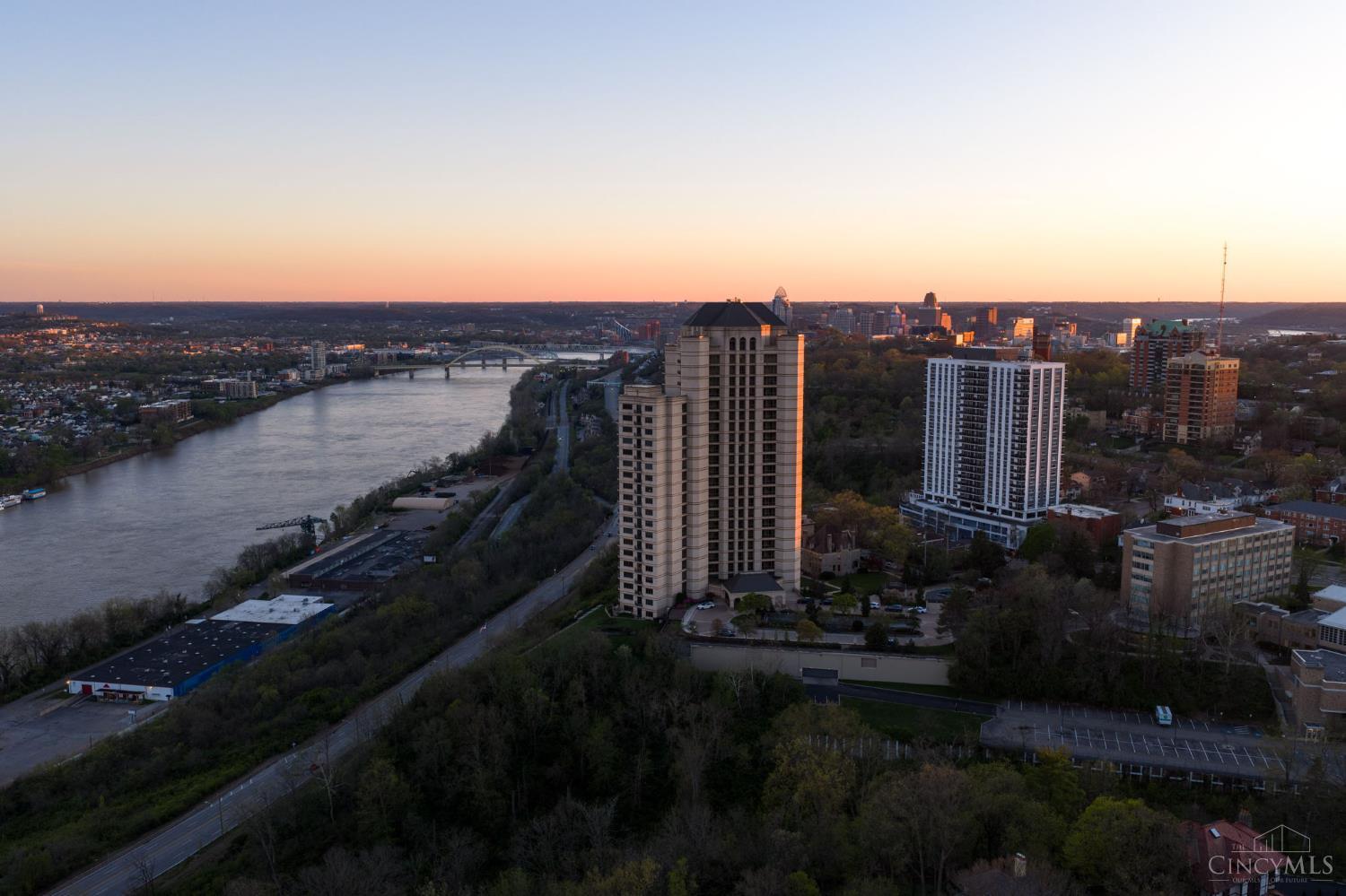 1201 Edgecliff Place 1230