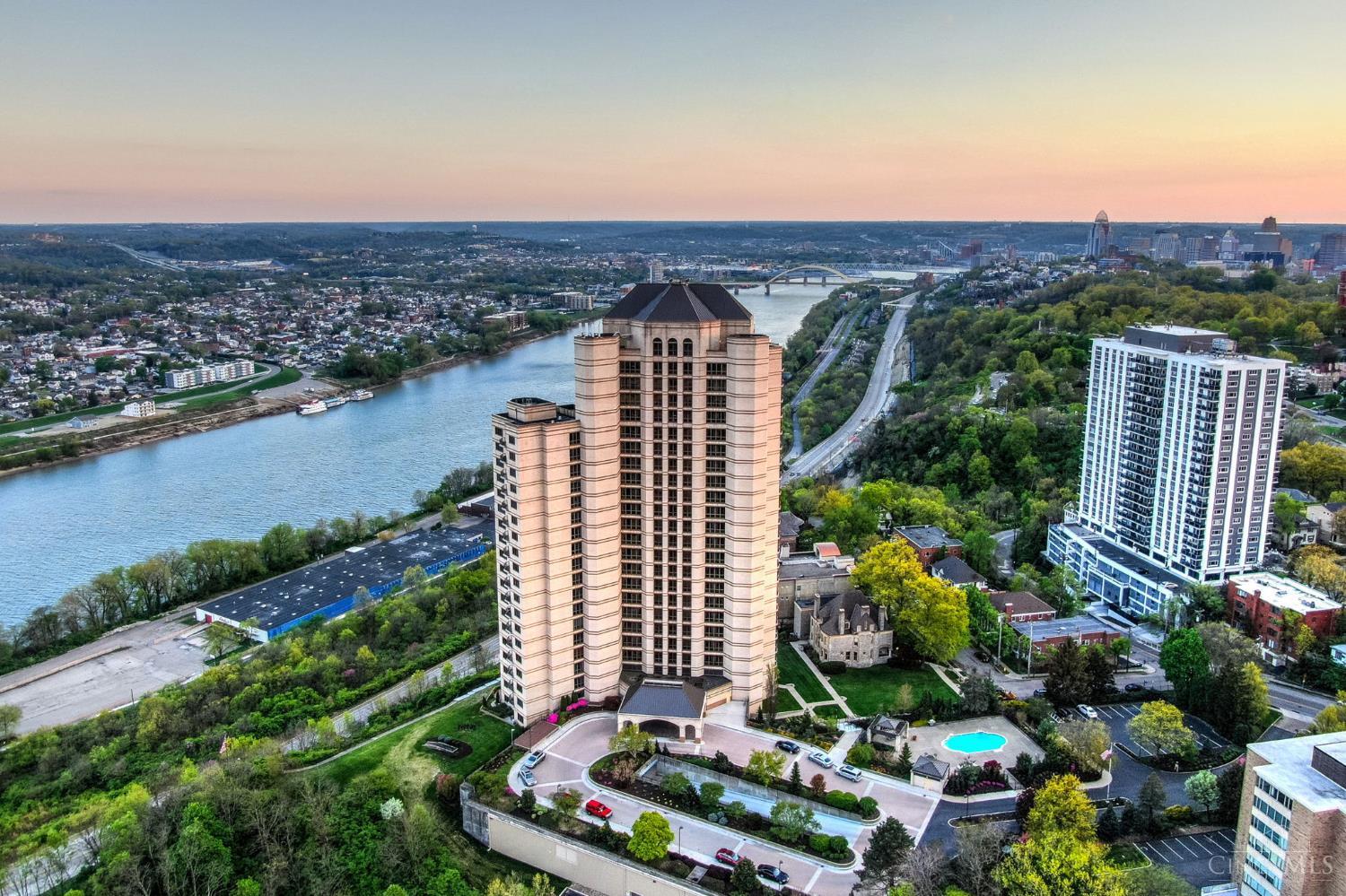 1201 Edgecliff Place 1230