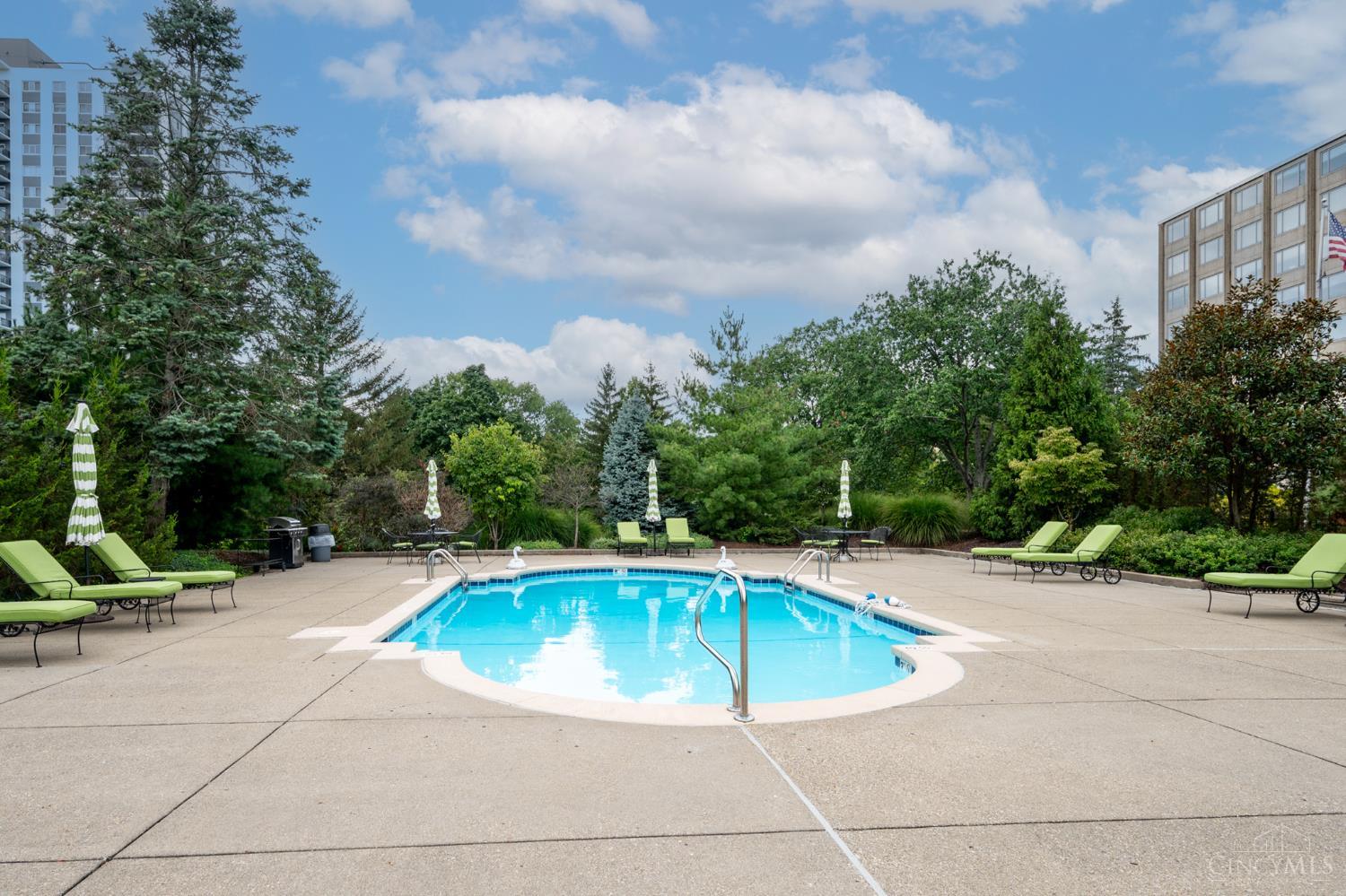 1201 Edgecliff Place 1230