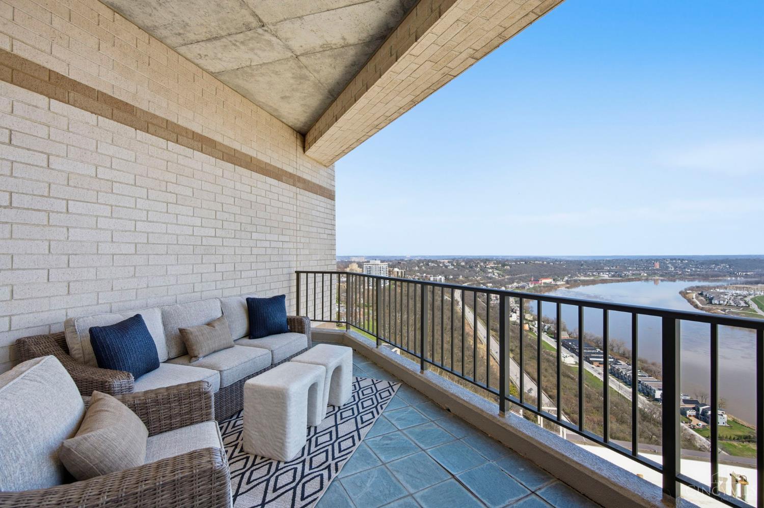 1201 Edgecliff Place 1230