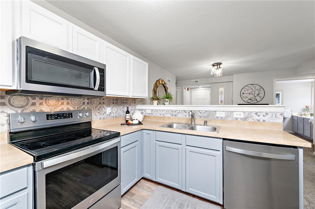 8111 N Lawndale Avenue Unit: 1D