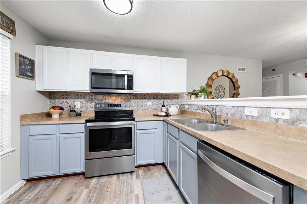 8111 N Lawndale Avenue Unit: 1D