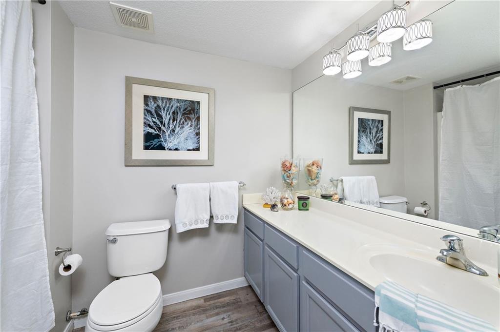 8111 N Lawndale Avenue Unit: 1D