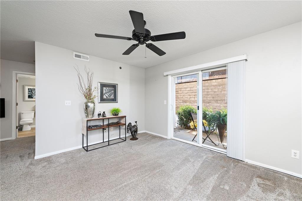 8111 N Lawndale Avenue Unit: 1D