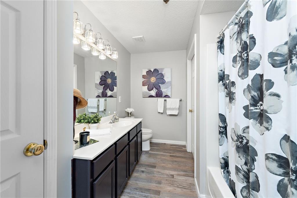 8111 N Lawndale Avenue Unit: 1D