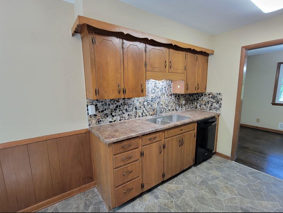 9812 E 51 Terrace