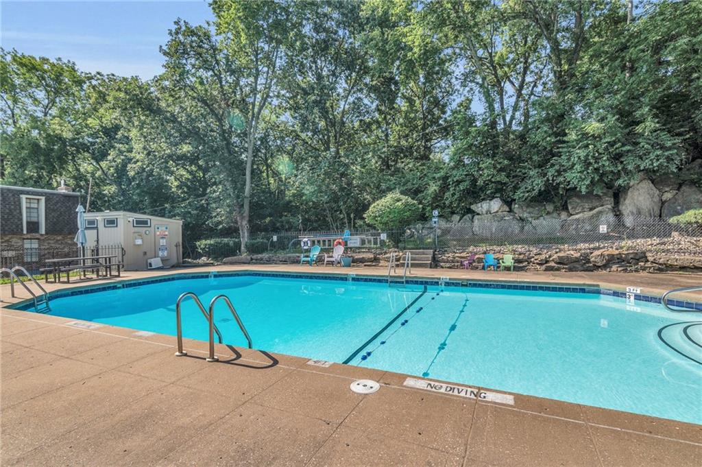101 W Bannister Road