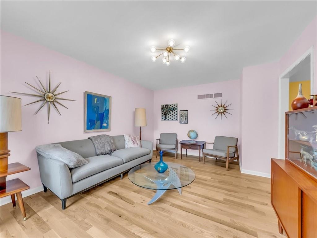 207 SE Noeleen Lane