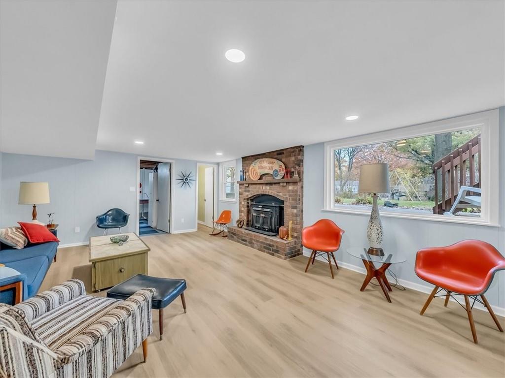 207 SE Noeleen Lane