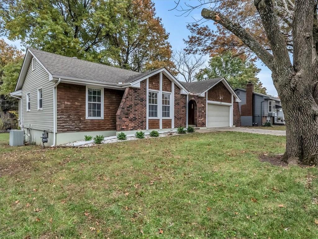 207 SE Noeleen Lane