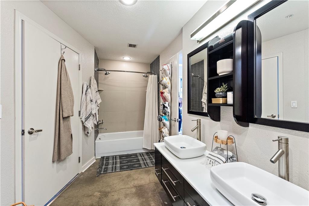1535 Walnut Street Unit: 504