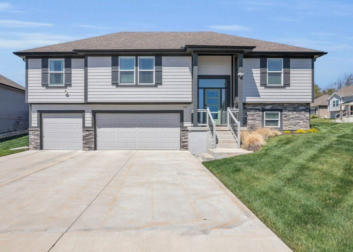 900 NW Lindenwood Drive