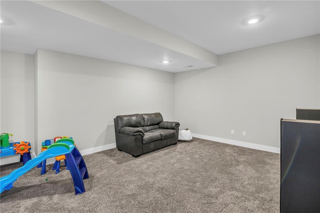 900 NW Lindenwood Drive