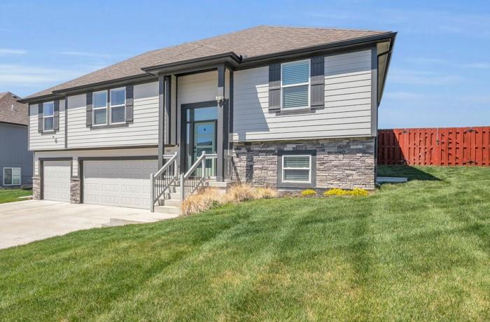 900 NW Lindenwood Drive