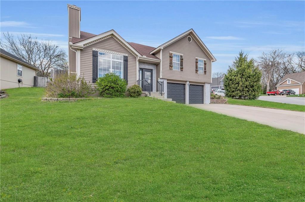 1013 NW Creek Side Circle