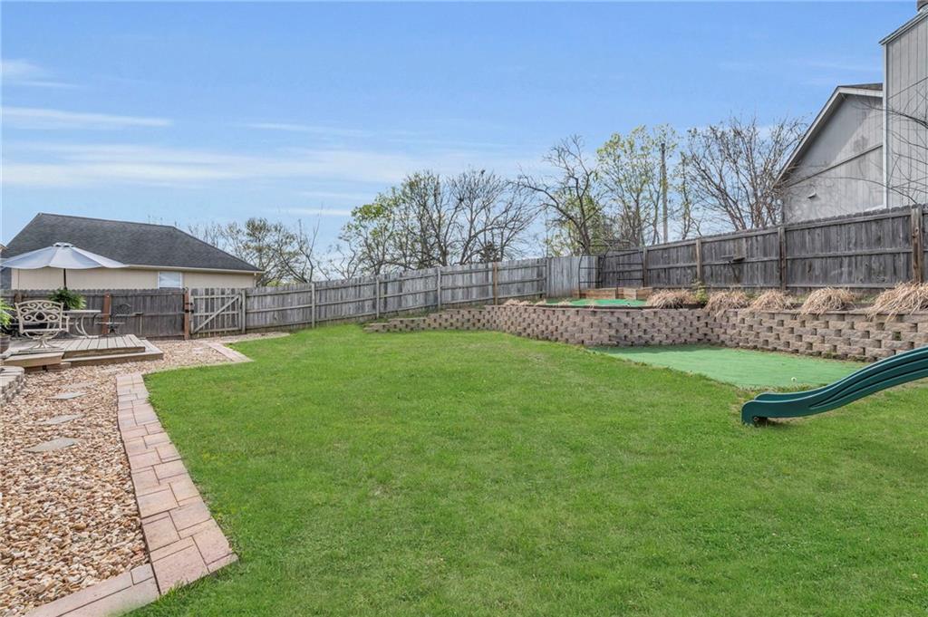 1013 NW Creek Side Circle