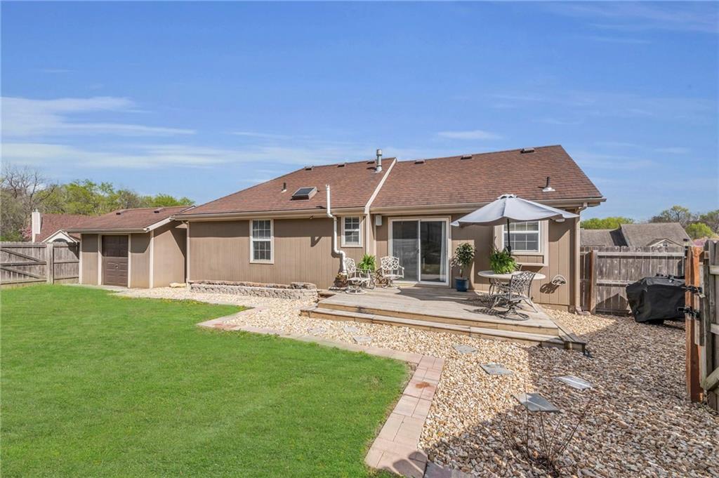 1013 NW Creek Side Circle