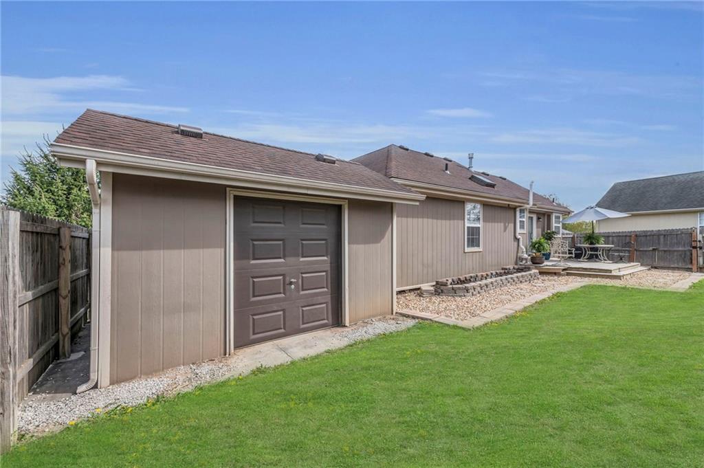 1013 NW Creek Side Circle