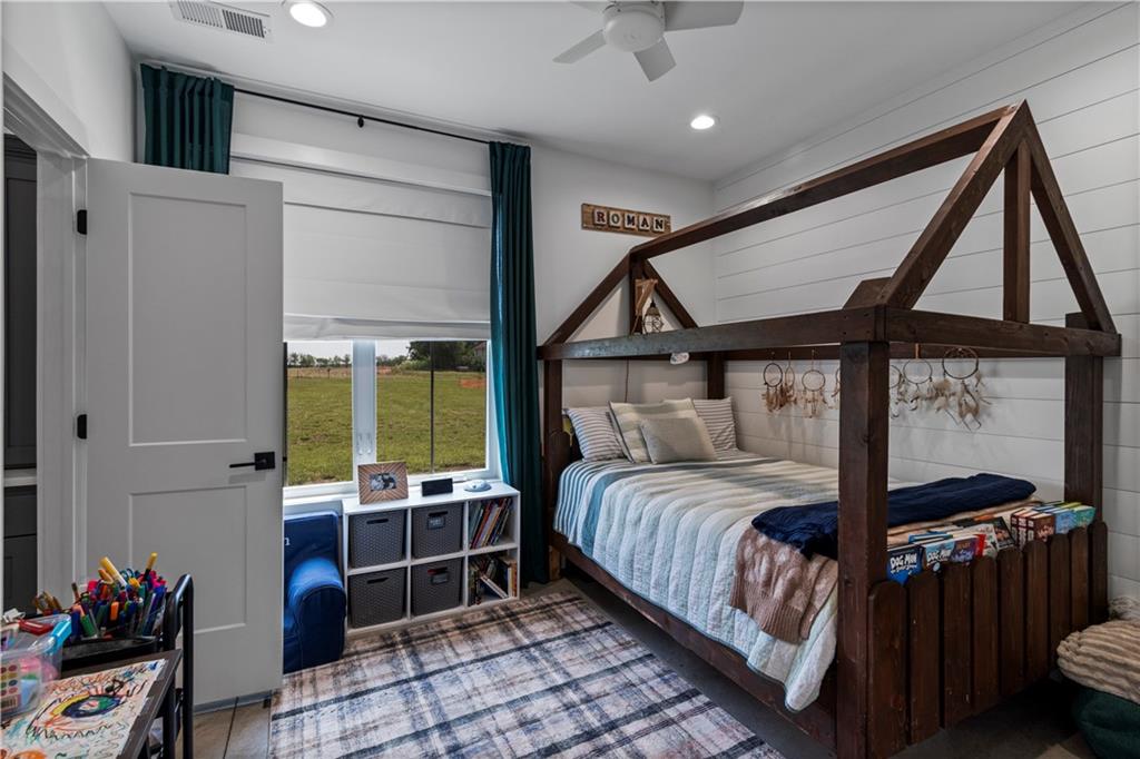 2363 Bainbridge Road