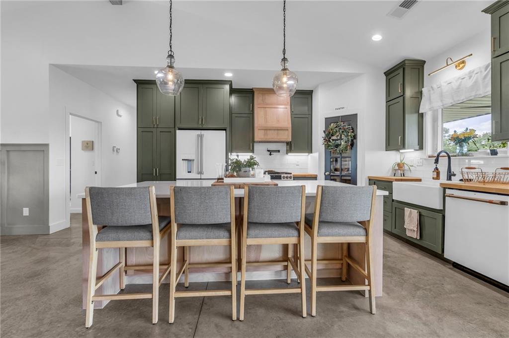 2363 Bainbridge Road