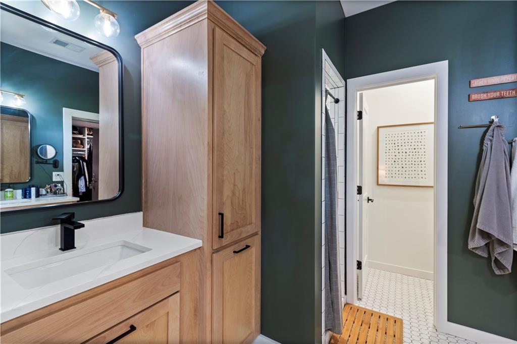 2363 Bainbridge Road