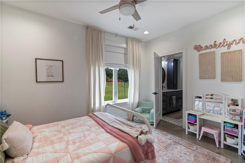 2363 Bainbridge Road