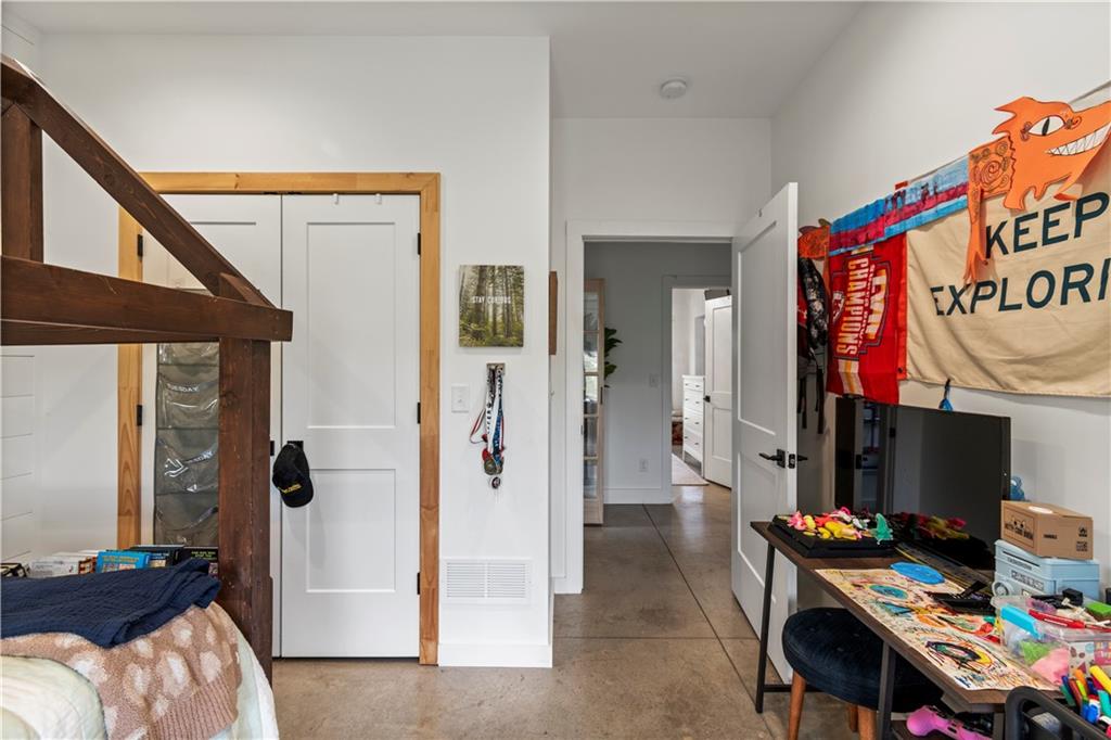 2363 Bainbridge Road