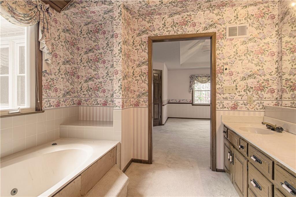 1309 SW Hidden Creek Court